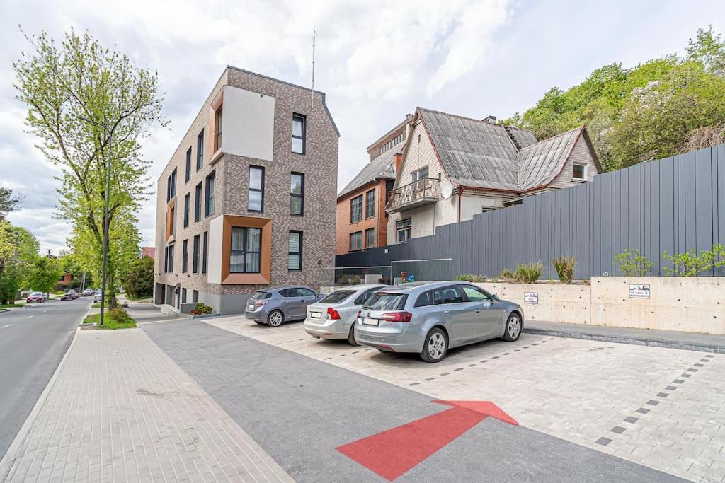Sky Apartment With Free Parking And Balcony & Ac Kaunas Exterior photo