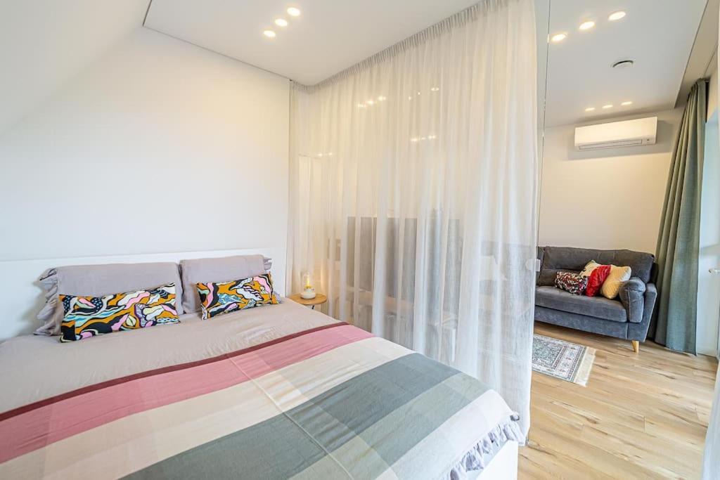 Sky Apartment With Free Parking And Balcony & Ac Kaunas Exterior photo